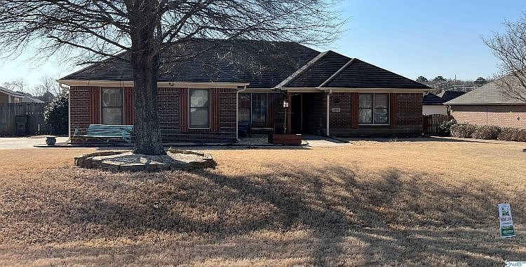 1st image of 208 Williston Dr