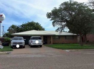 610 18th St, Seagraves, TX 79359