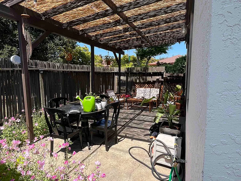 905 Shadyoak Dr — Photo 2