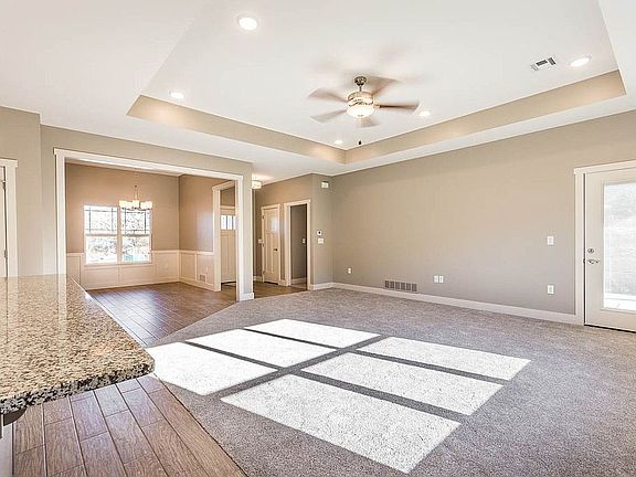 5th image of 216 Hunter Dr