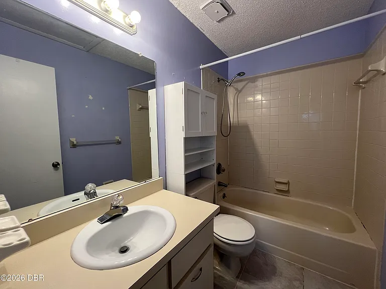 100 E Baywood Sq — Photo 14
