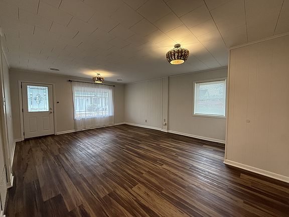 2nd image of 211 E Park St