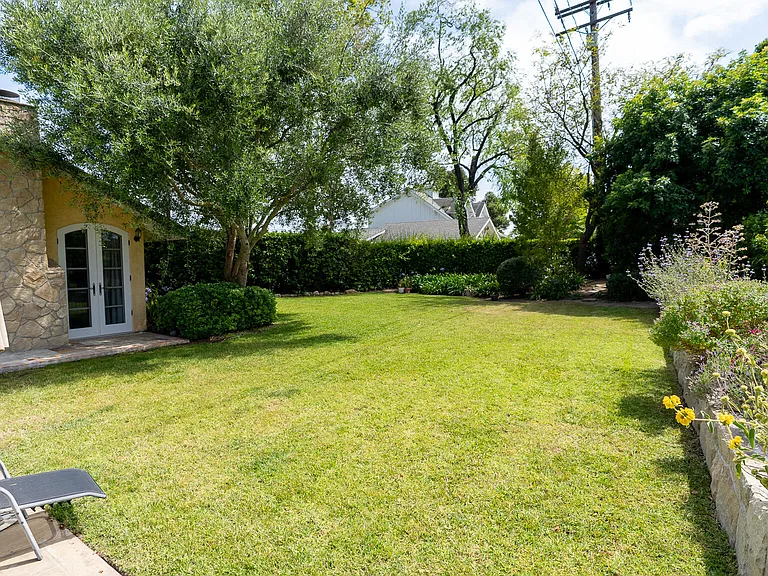 1146 N Fairview Ave — Photo 31