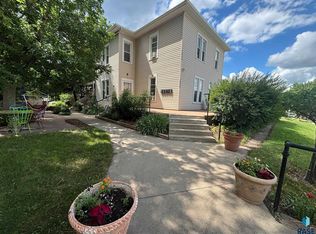 1035 N Spring Ave, Sioux Falls, SD 57104
