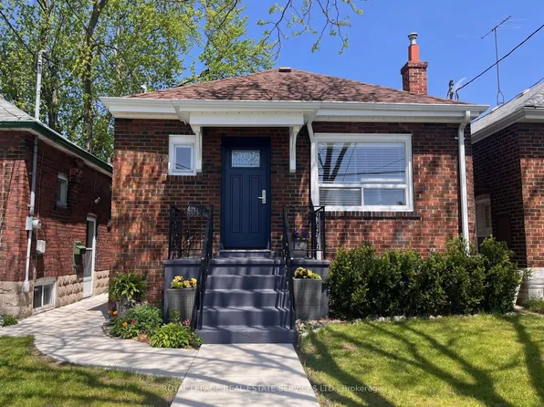 8 Pritchard Ave, Toronto, ON M6N 1T1