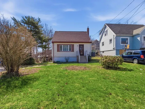 104 Melrose Ave, Halifax, NS B3N 2E4
