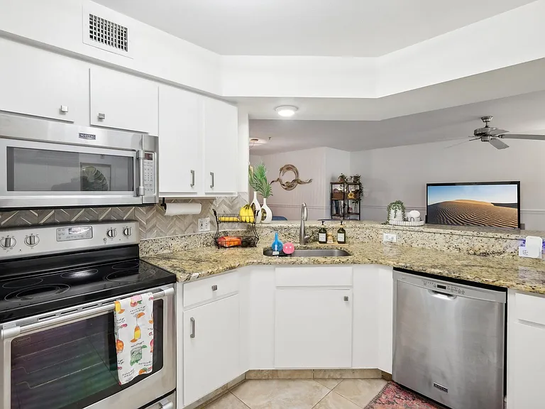 300 Scotia Dr #304 — Photo 4