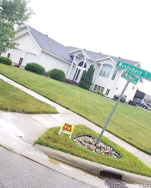 1st image of 694 Wyndemere Dr