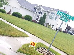 694 Wyndemere Dr, West Fargo, ND 58078