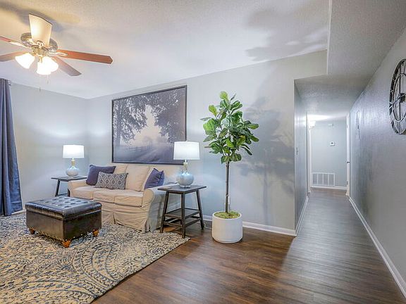 4th image of 8327 Lowell Ave #6