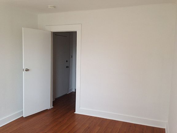 2nd image of 4706 1/2 S Vermont Ave APT 4