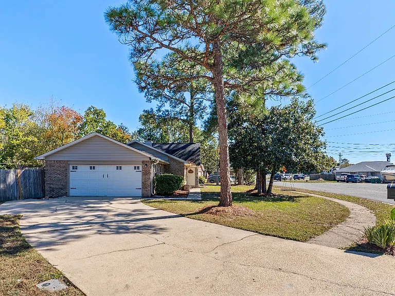 206 Seville Cir — Photo 19