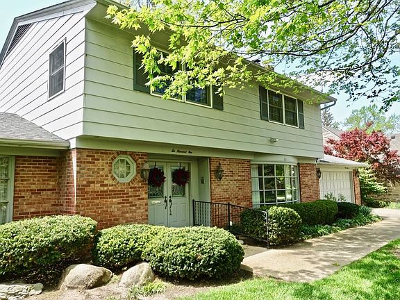 3rd image of 601 N Brentwood Ln