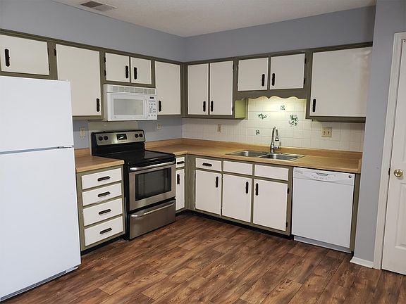 3rd image of 3086 McVay Trail Dr