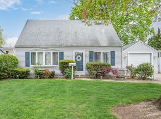 220 Jerome Ave, Carle Place, NY 11514