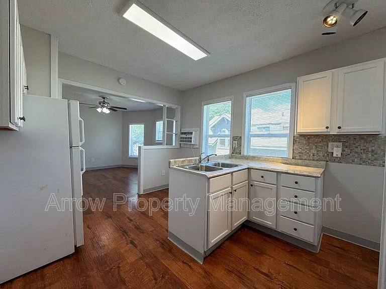 1215 Peach St #4 — Photo 8