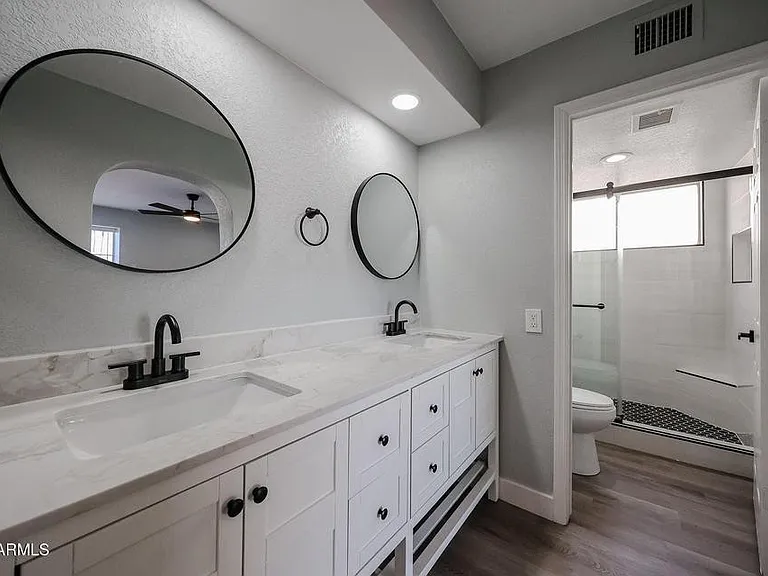 3951 E Waltann Ln — Photo 27