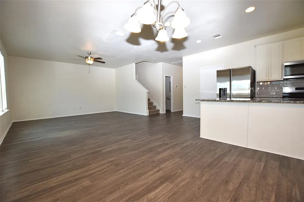 3 bed, 2081 sqft, $2,295 — Photo 4