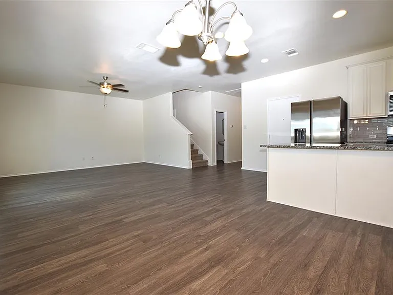 700 Bayberry Cir — Photo 4