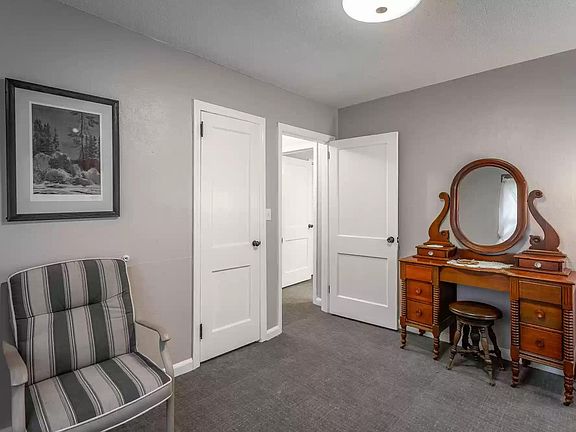 3rd image of 6628 Hilton Dr