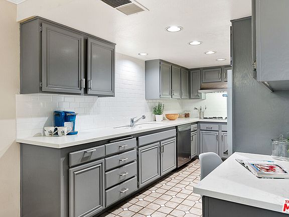 3rd image of 1854 S Beverly Glen Blvd APT 304