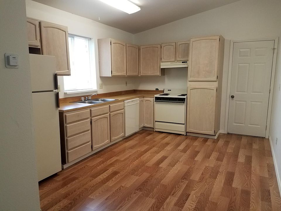 2nd image of 386 Prescott St