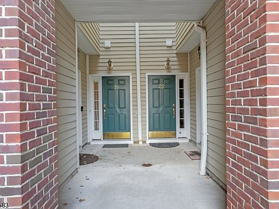 2nd image of 18 Taft Ln