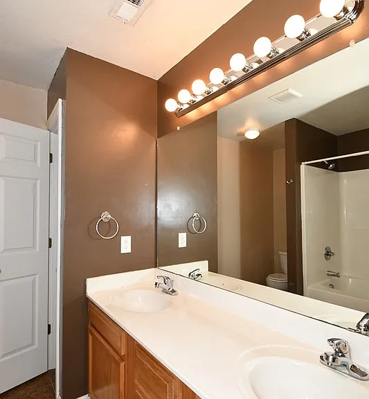 104 Streamwood Dr — Photo 16