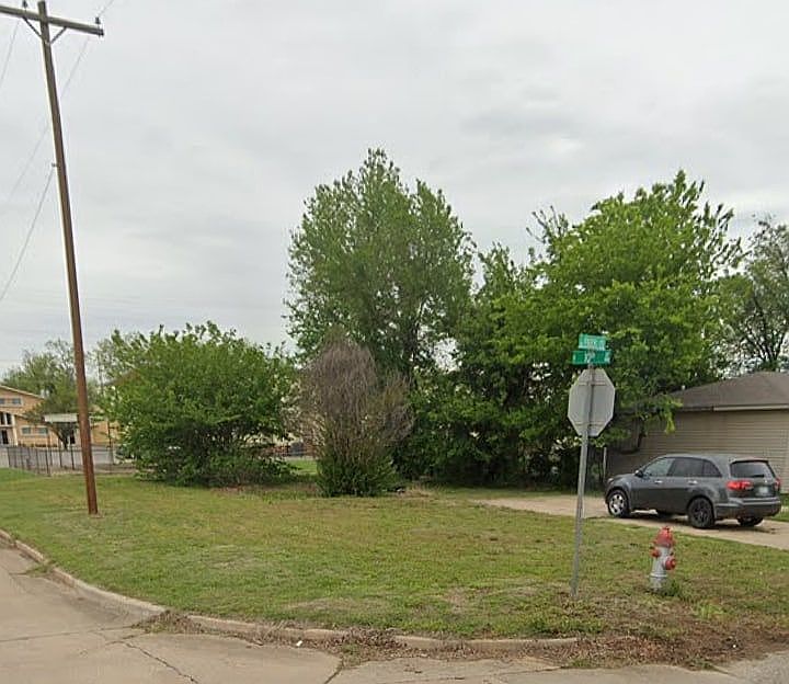 2nd image of 915 Park Ave