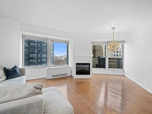 150 W 56th St APT 2803, New York, NY 10019