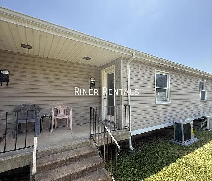 423 Barbee St #10 — Photo 2