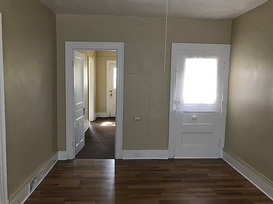 3rd image of 1630 Falls St