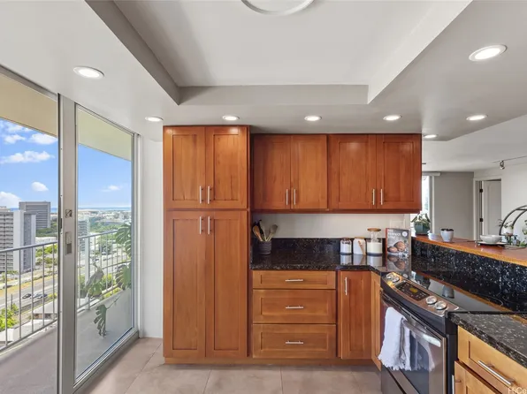 1425 Ward Ave APT 12W, Honolulu, HI 96822