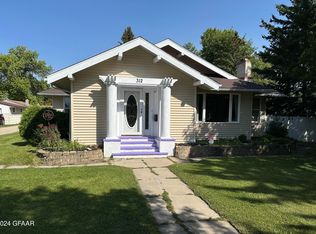 312 N 3rd St, Warren, MN 56762