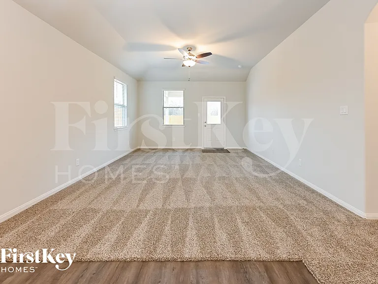 11012 Patriot Ct — Photo 2
