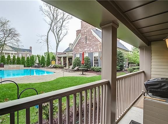 3rd image of 612 Grant Park Ct