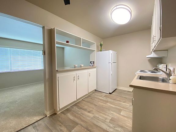 4th image of 2941 Marconi Ave #9