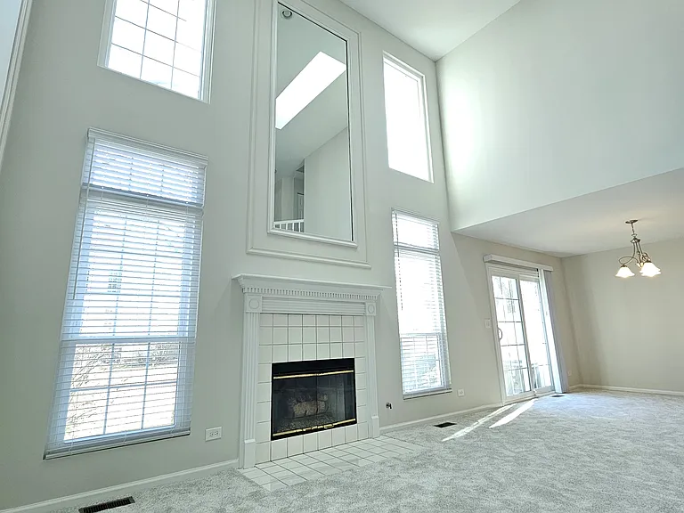 304 Hill St — Photo 2