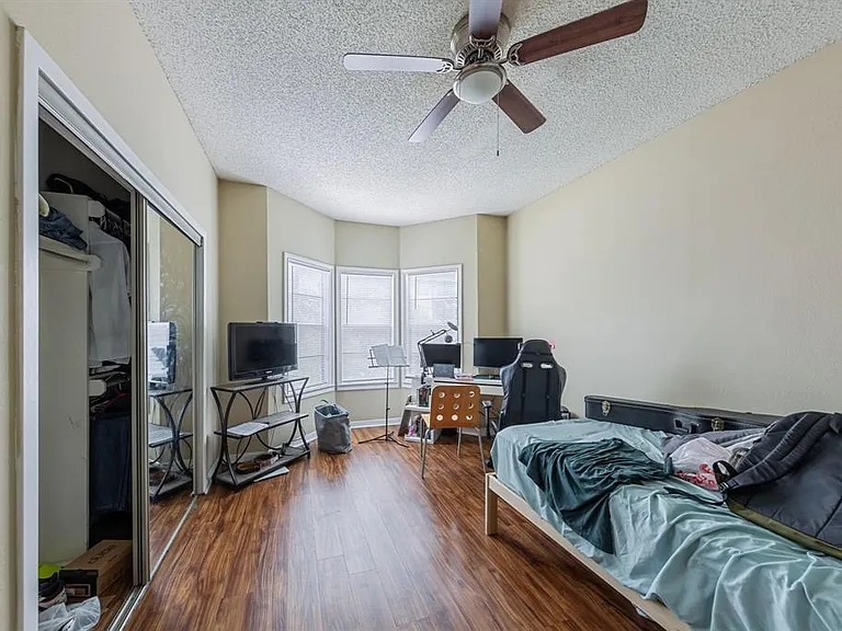 915 W 23rd St #101 — Photo 6