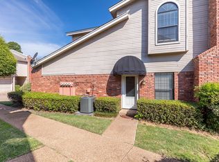 5843 Lake Point Dr, Arlington, TX 76016
