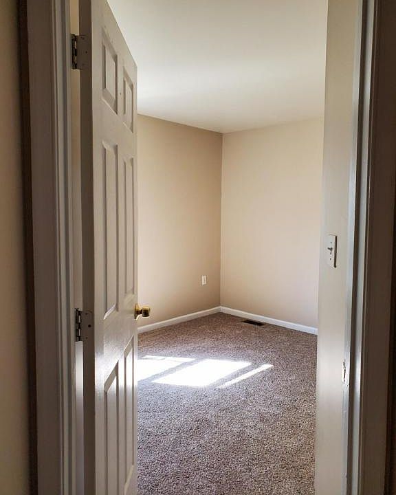2nd image of 341 Woodpoint Ave APT A