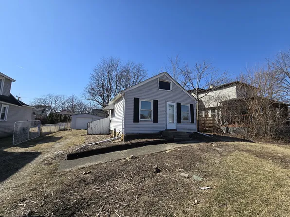 4106 N Adams St, Westmont, IL 60559