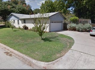 2 Yorkshire Dr, Bedford, TX 76021