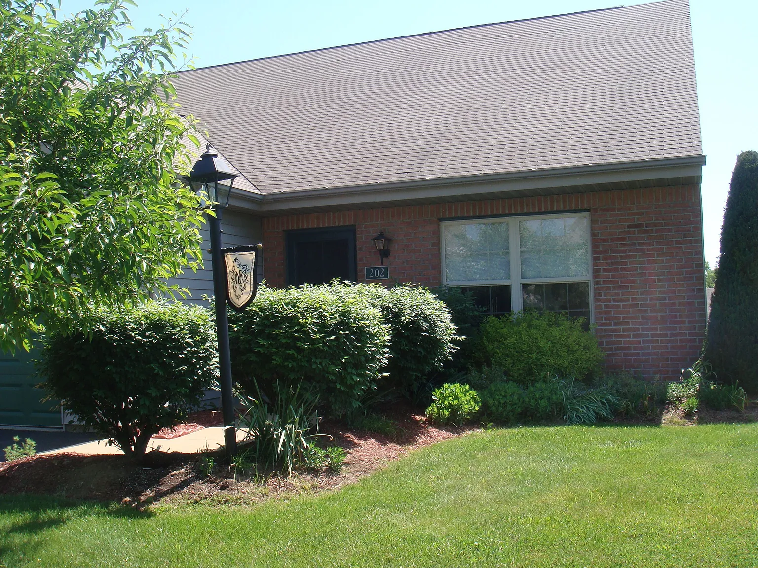 202 Saddlebrook Dr photo 1