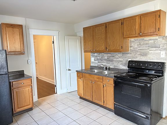 4th image of 424-426 N Locust St #11481864