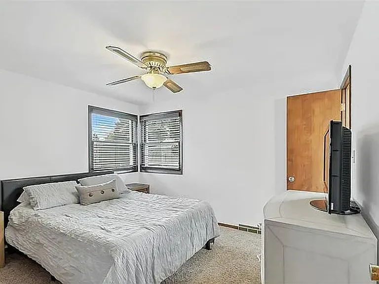 2217 Barberry Ln — Photo 16