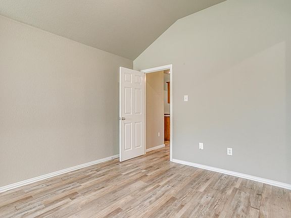 3rd image of 513 Crawford Dr