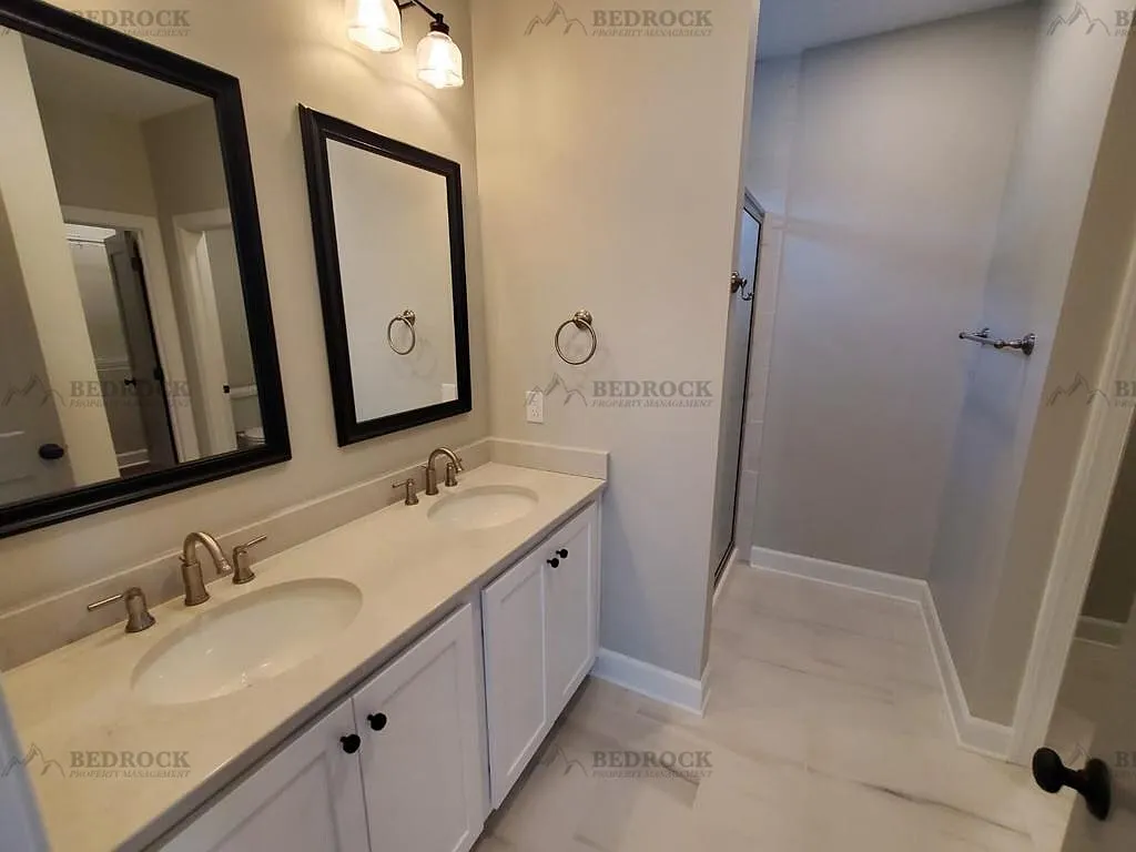 617 Wellingburg Road Southeast - 1 — Photo 4
