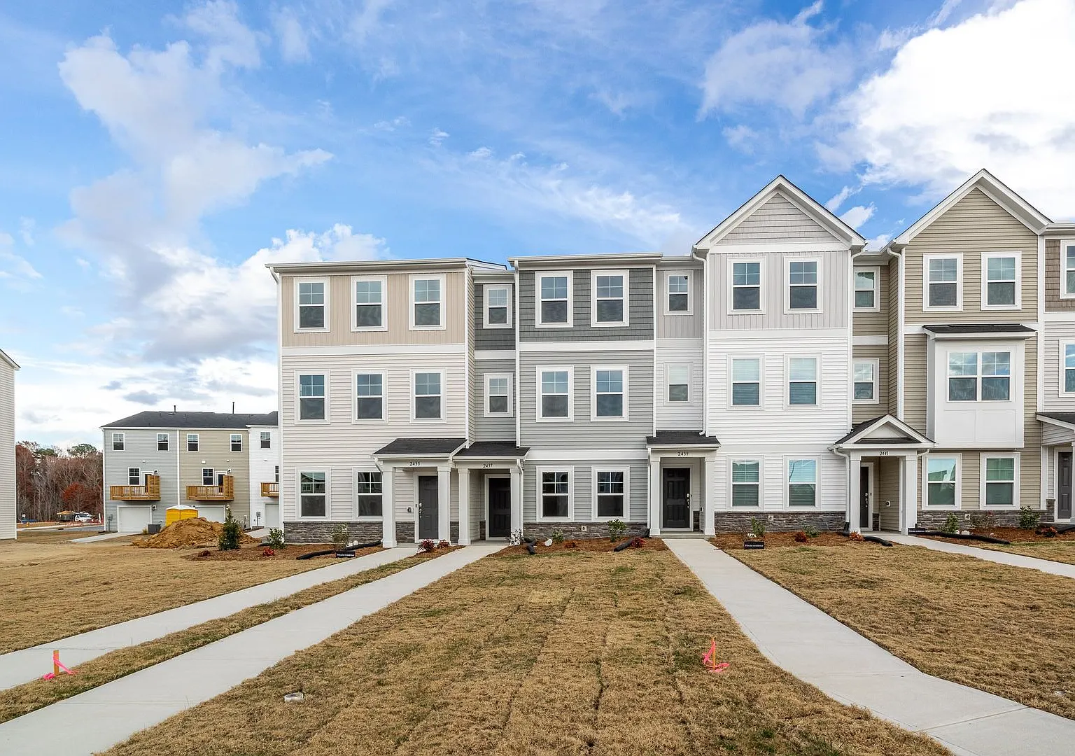 Stunning 3/3.5 Townhome in SE Raleigh — Photo 4