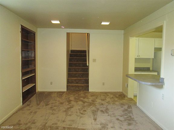 324-8LivingRoom4